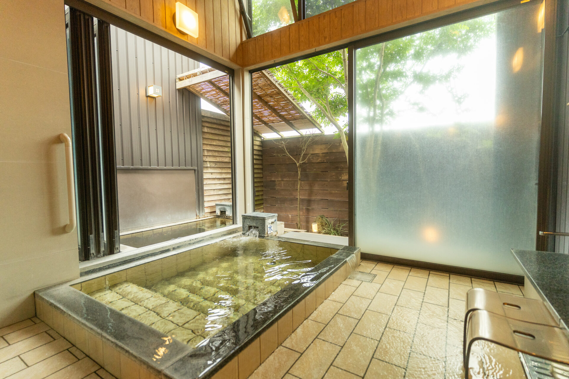 家族温泉　木の花