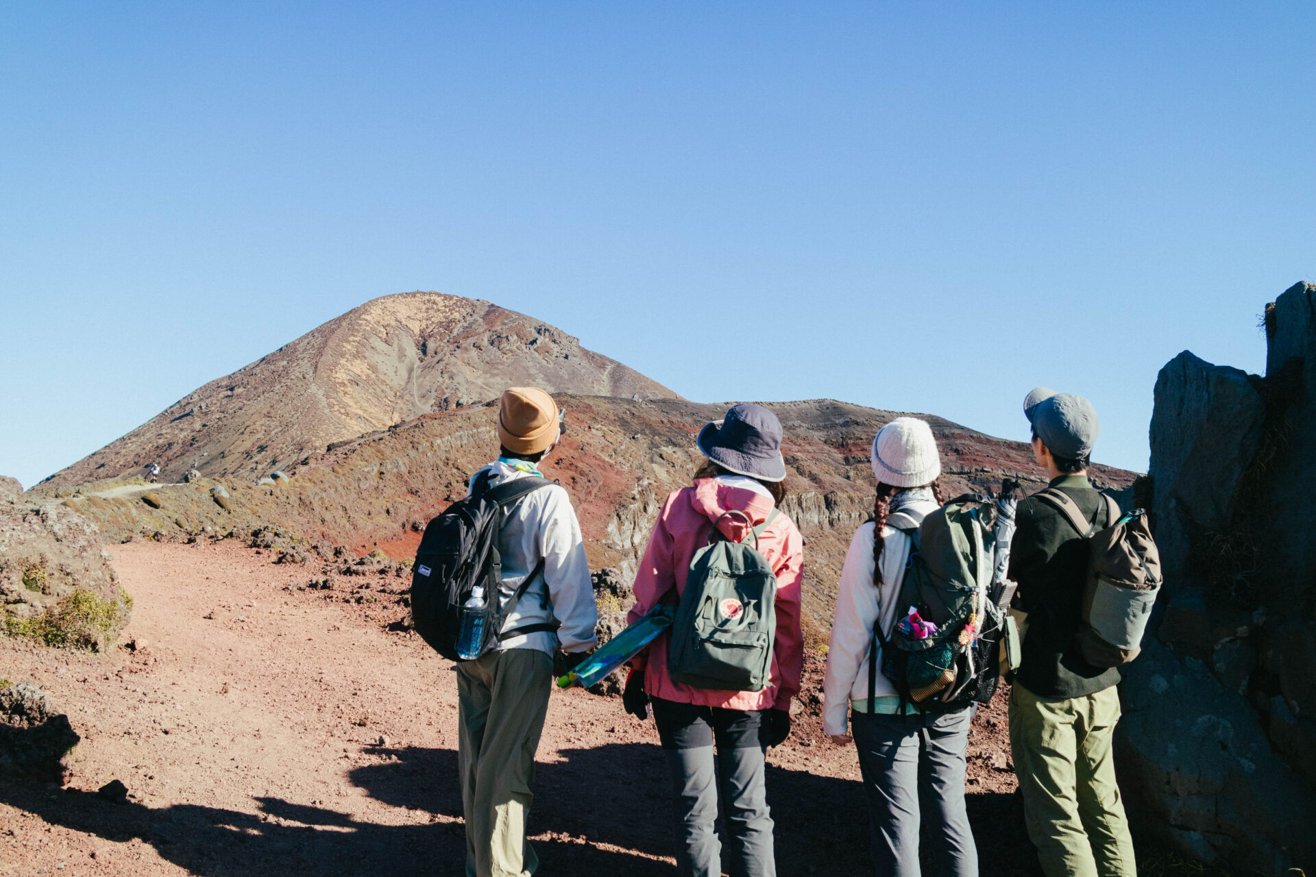 霧島市観光協会HPリニューアルへ向けて、高千穂峰でロケ撮影！チーム一丸で挑みました⛰️🔥